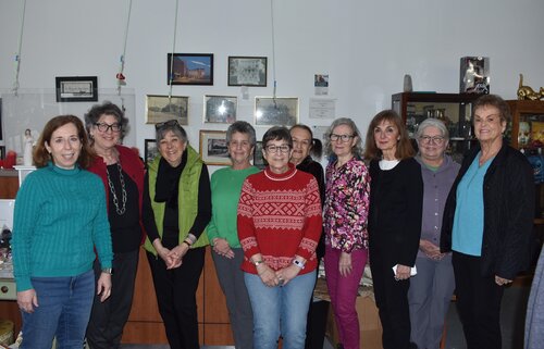 Capital Thrift volunteers